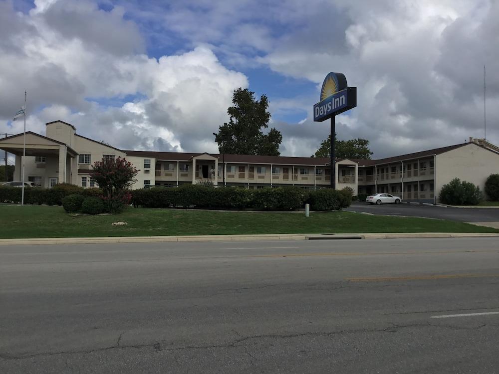 Days Inn By Wyndham קרוויל מראה חיצוני תמונה