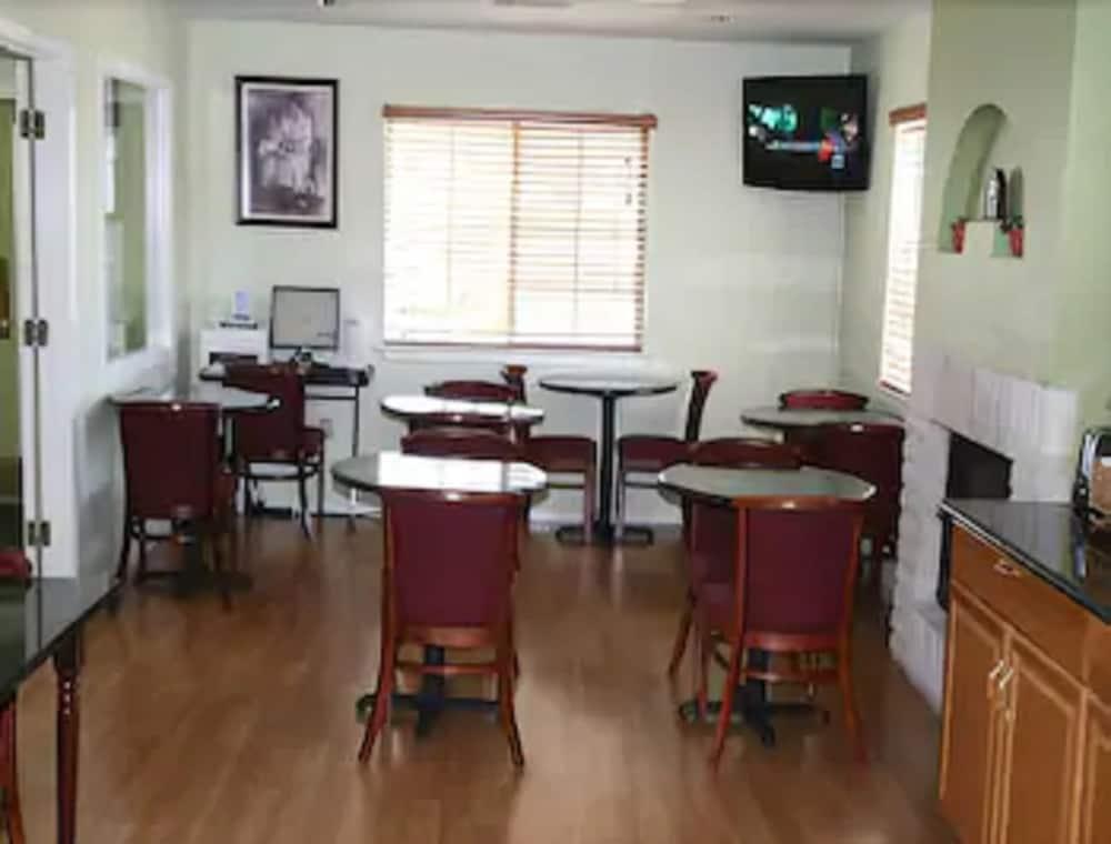 Days Inn By Wyndham קרוויל מראה חיצוני תמונה