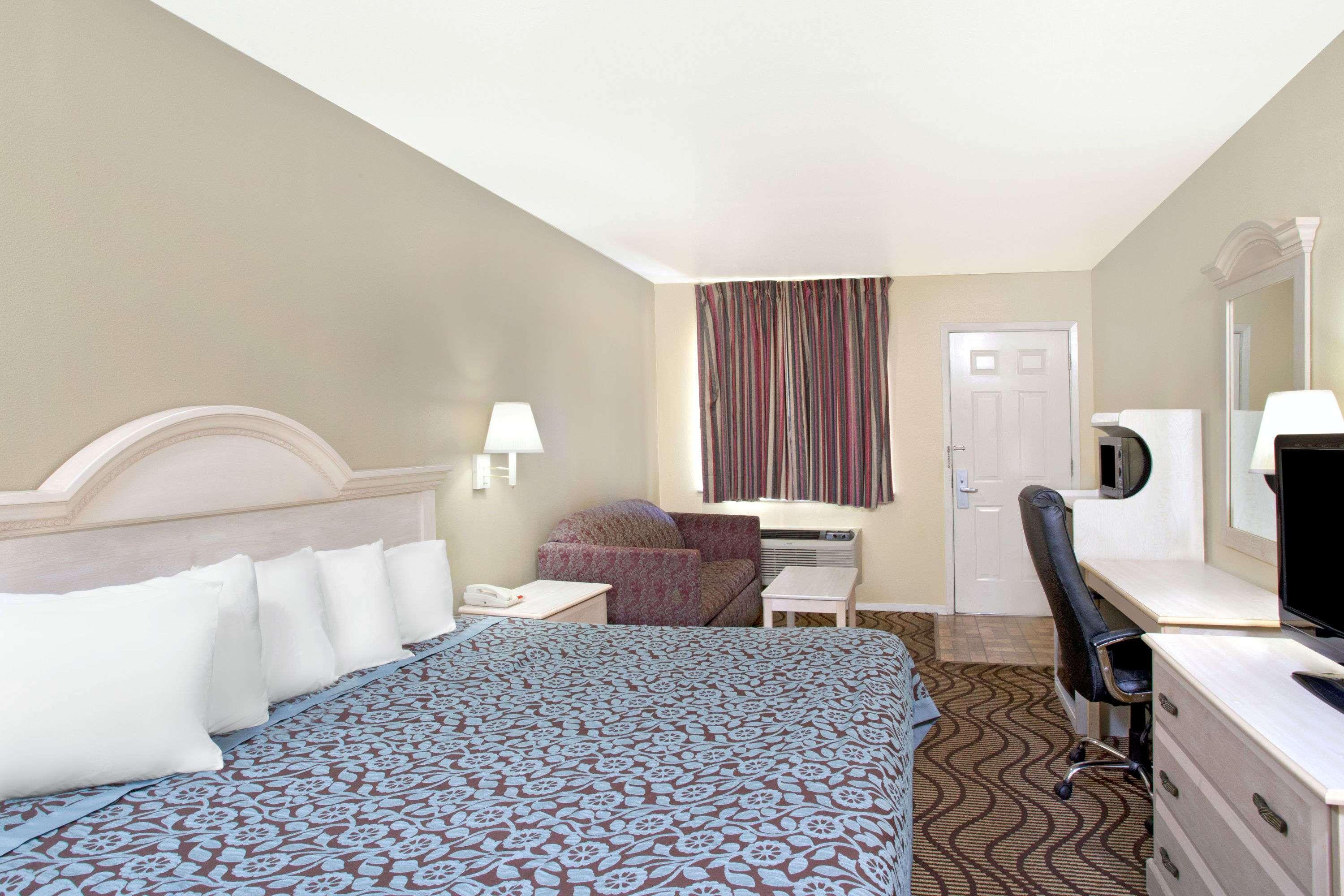 Days Inn By Wyndham קרוויל מראה חיצוני תמונה