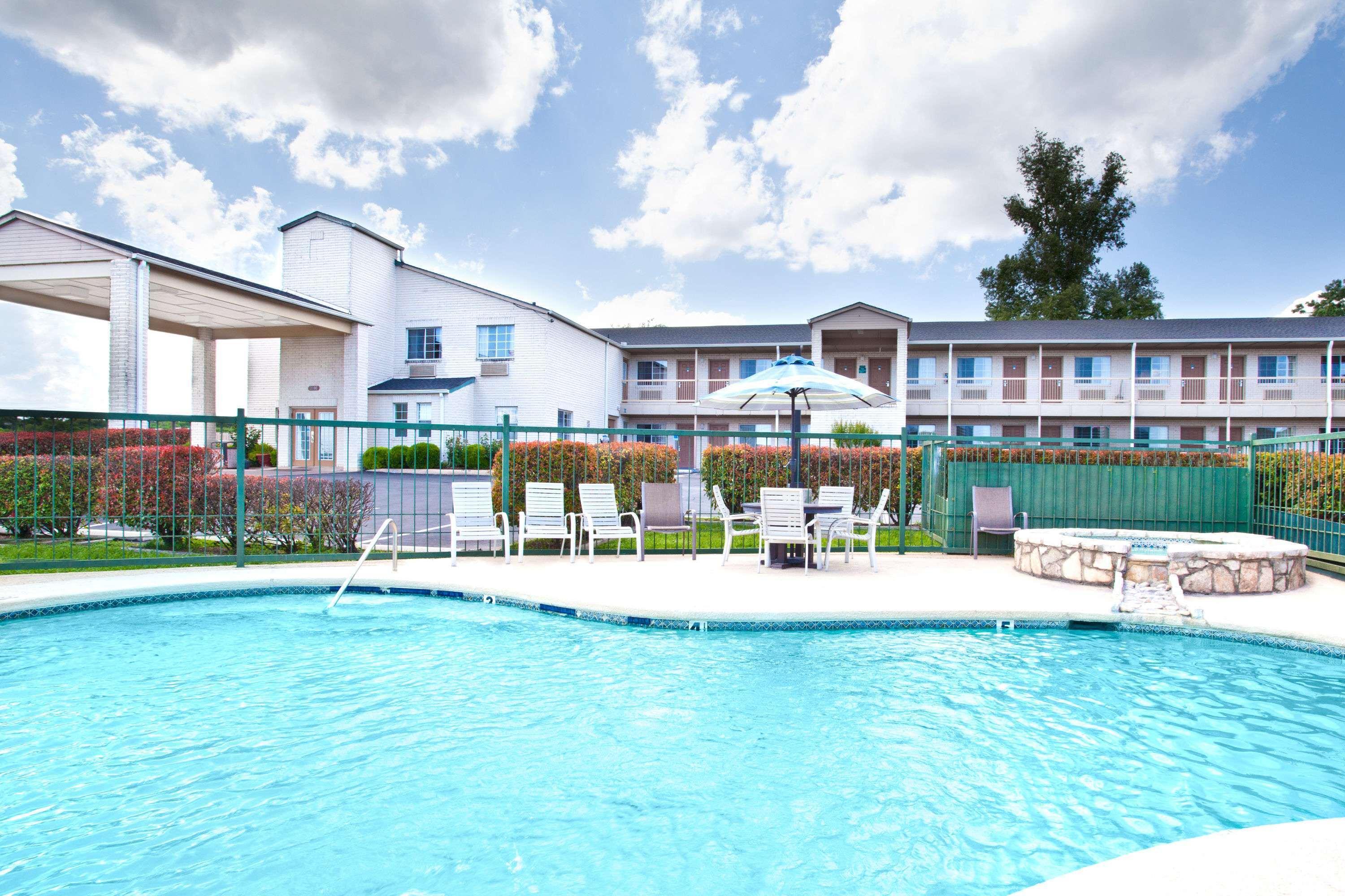 Days Inn By Wyndham קרוויל מראה חיצוני תמונה